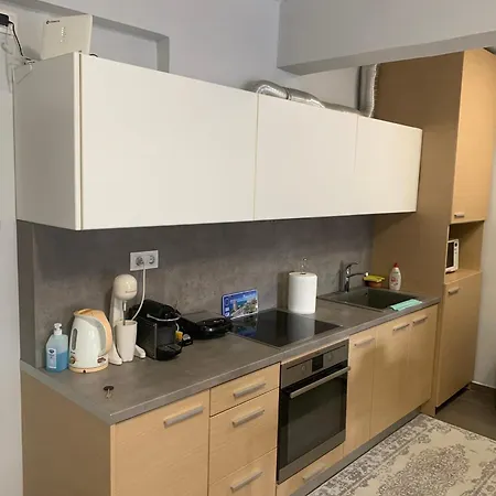 Metro Venizelou Apartamento *