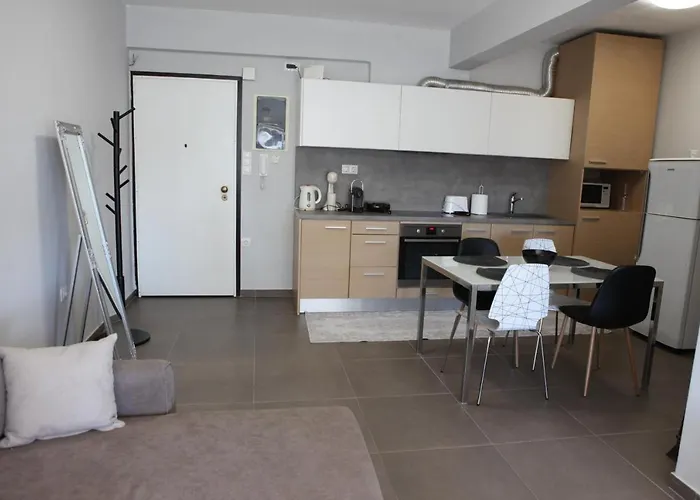 Metro Venizelou Apartamento *