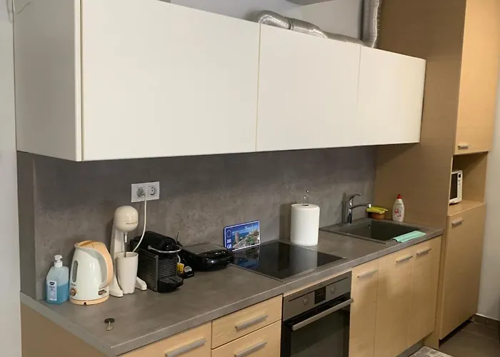 Metro Venizelou Apartamento *